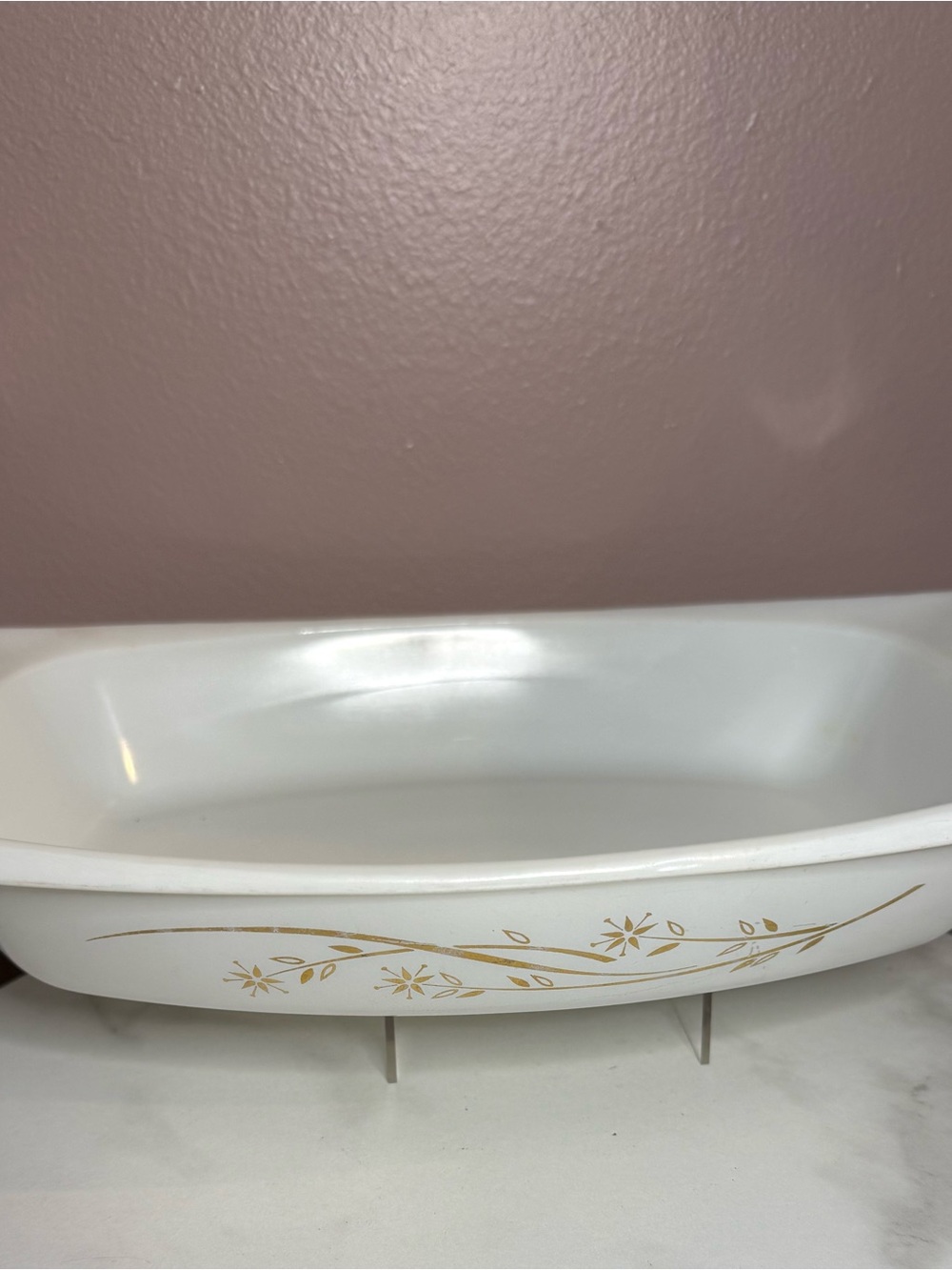 Pyrex White with Gold Honeysuckle Casserole Dish 033 1 1/2qt